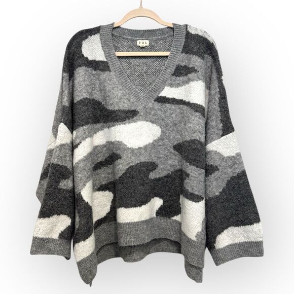 POL Sweaters - POL Gray Camo V-Neck Sweater – Size Small (Very Oversized)